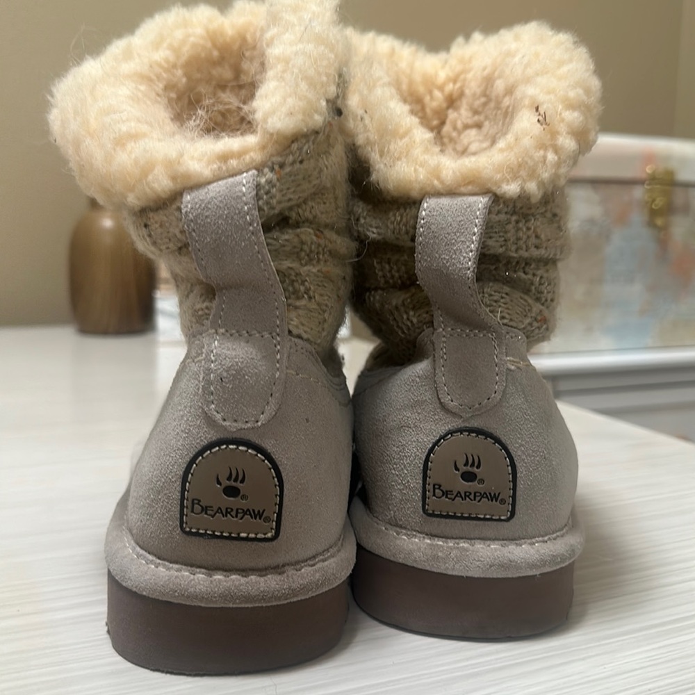 BEARPAW boots tan size 8 beige and cream color